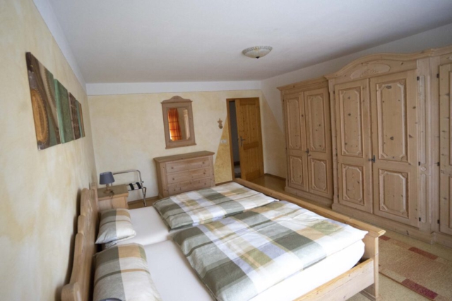 Schlafzimmer mit Doppelbett, Ferienwohnung, Westernach, Mindelheim, Allgäu
